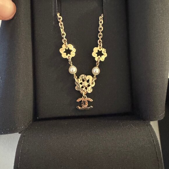 Authentic Chanel CC Floral & Pearl Necklace - Picture 6 of 10